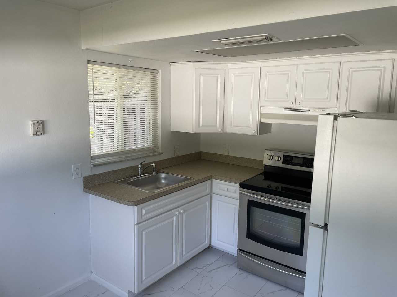 627 92nd Ave N #B - Photo 6 of 19