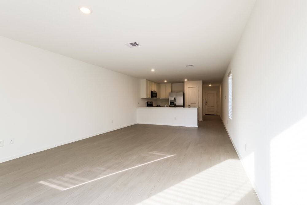 609 Craven St - Photo 4 of 16