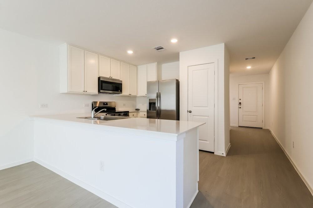 609 Craven St - Photo 6 of 16