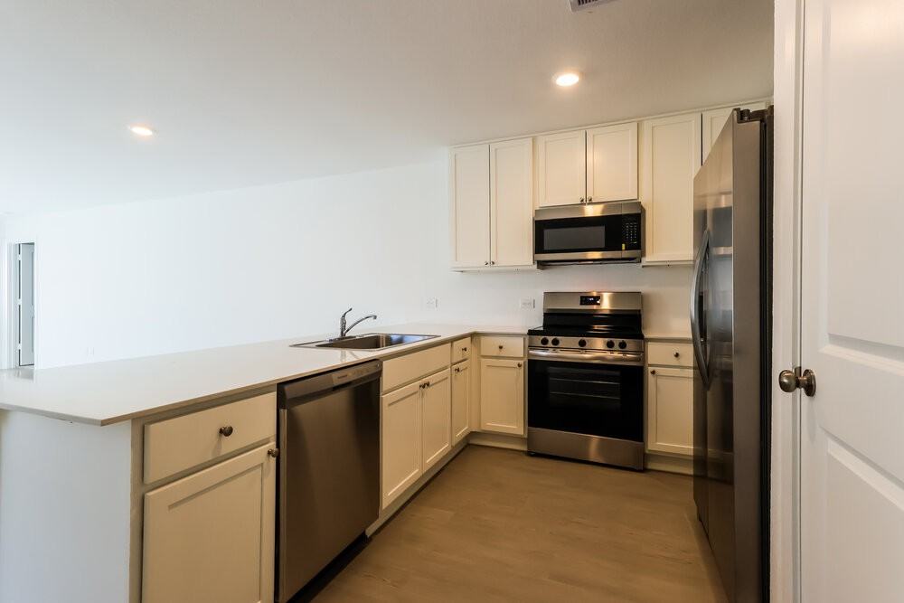 609 Craven St - Photo 7 of 16