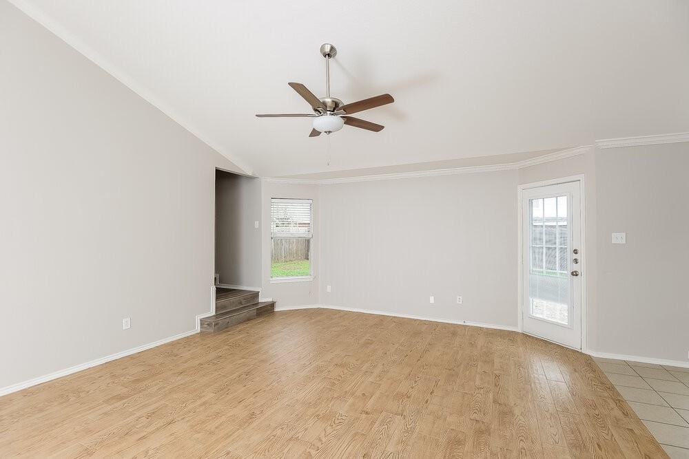 2104 Deniro Dr - Photo 5 of 17