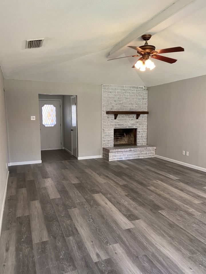 701 Morning Glory Ln #NA - Photo 2 of 8