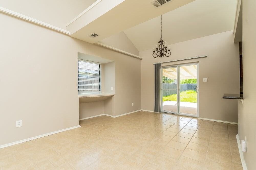 602 Laurel St - Photo 6 of 17