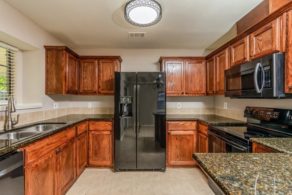 602 Laurel St - Photo 7 of 17