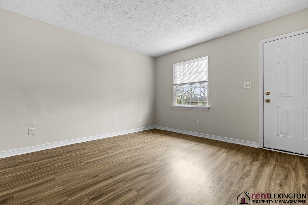 3966 Northampton Dr #1 - Photo 3 of 31