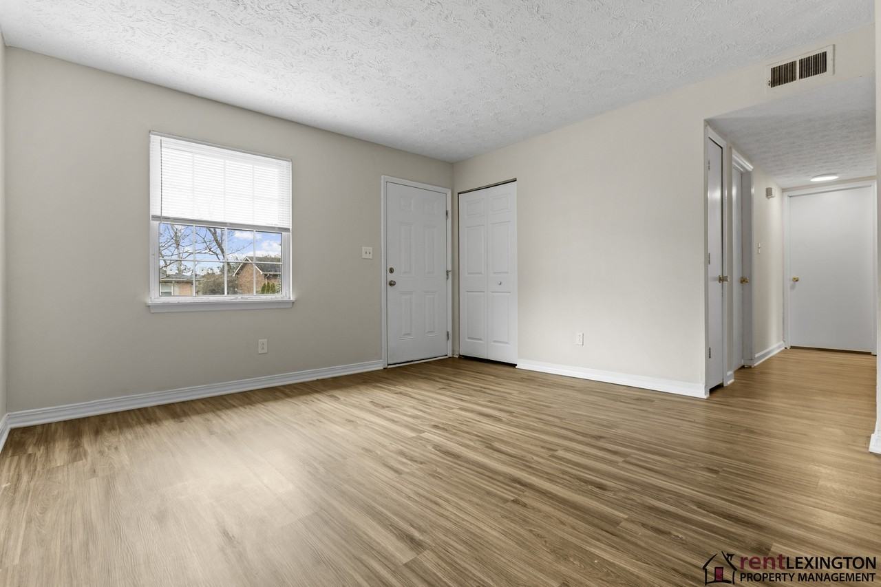 3966 Northampton Dr #1 - Photo 4 of 31