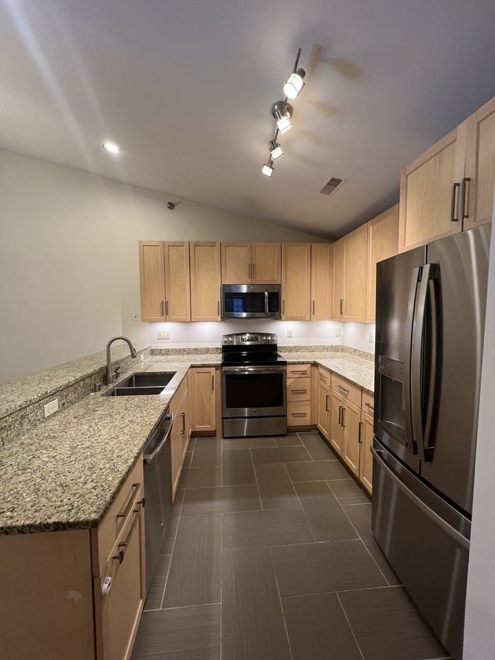 18275 Brookfield Lake Dr #96 - Photo 4 of 21