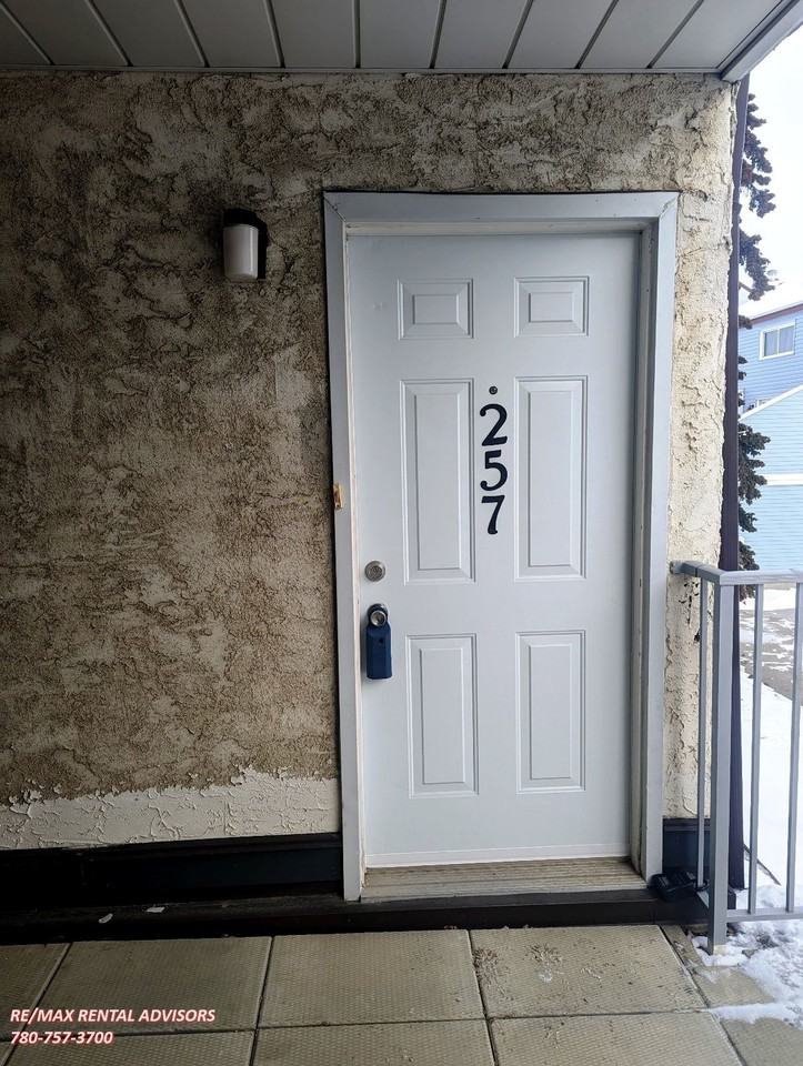 257 Lancaster Terrace Northwest - Photo 2 of 21