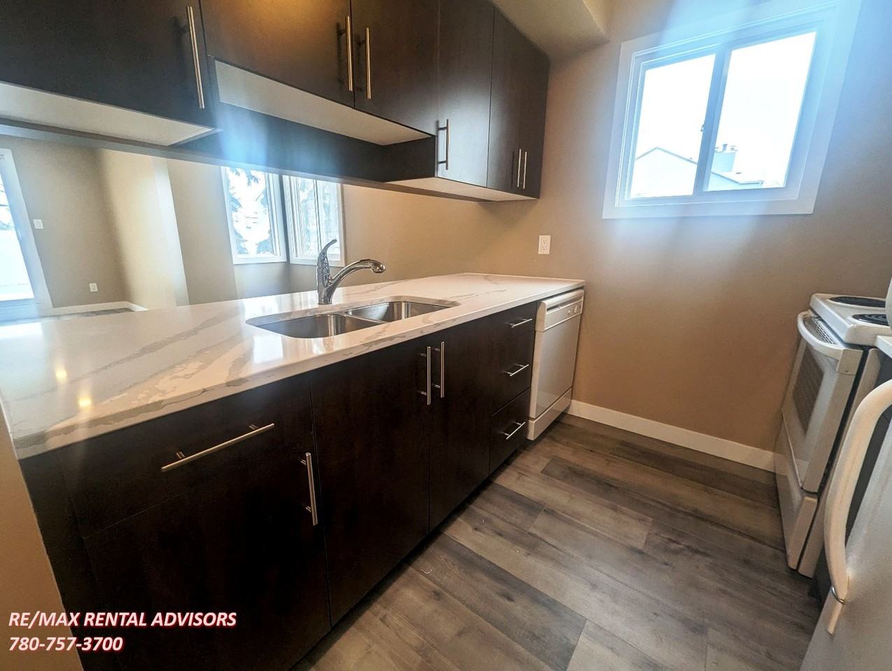 257 Lancaster Terrace Northwest - Photo 4 of 21