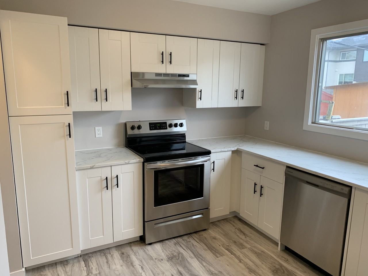 525 Berwick Place - Photo 3 of 22