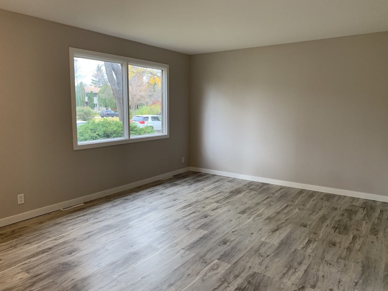 525 Berwick Place - Photo 5 of 22