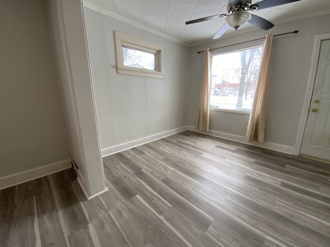 301 Melrose Avenue W - Photo 2 of 20