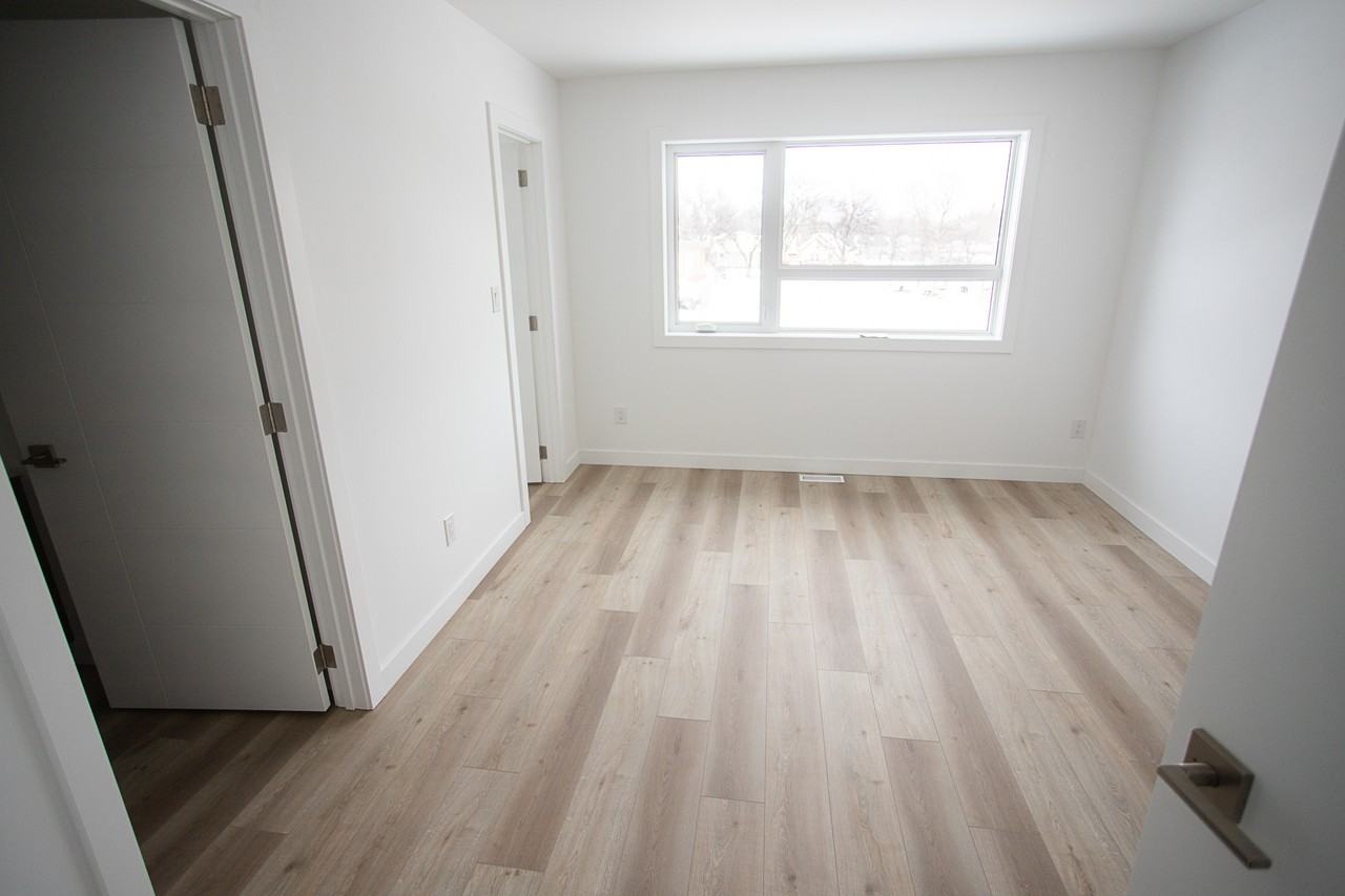 156 Perth Avenue - Photo 6 of 13