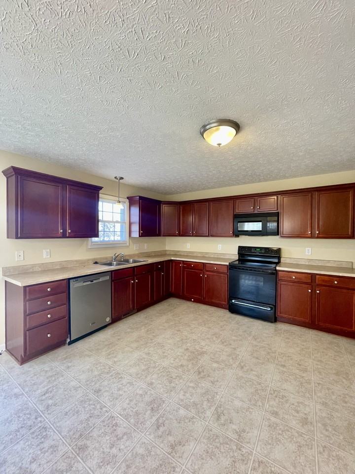 525 Northwynd Cir #1 - Photo 7 of 40