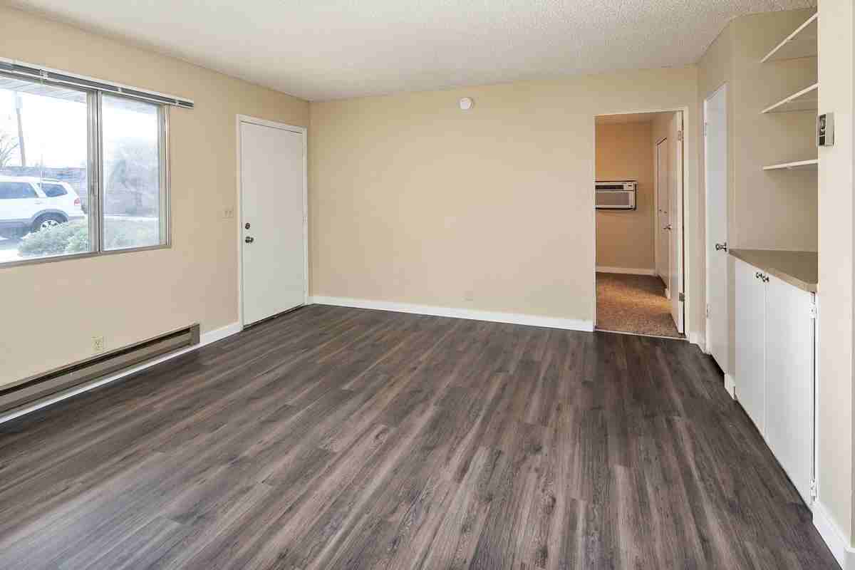 4703 Kootenai St - Photo 3 of 9