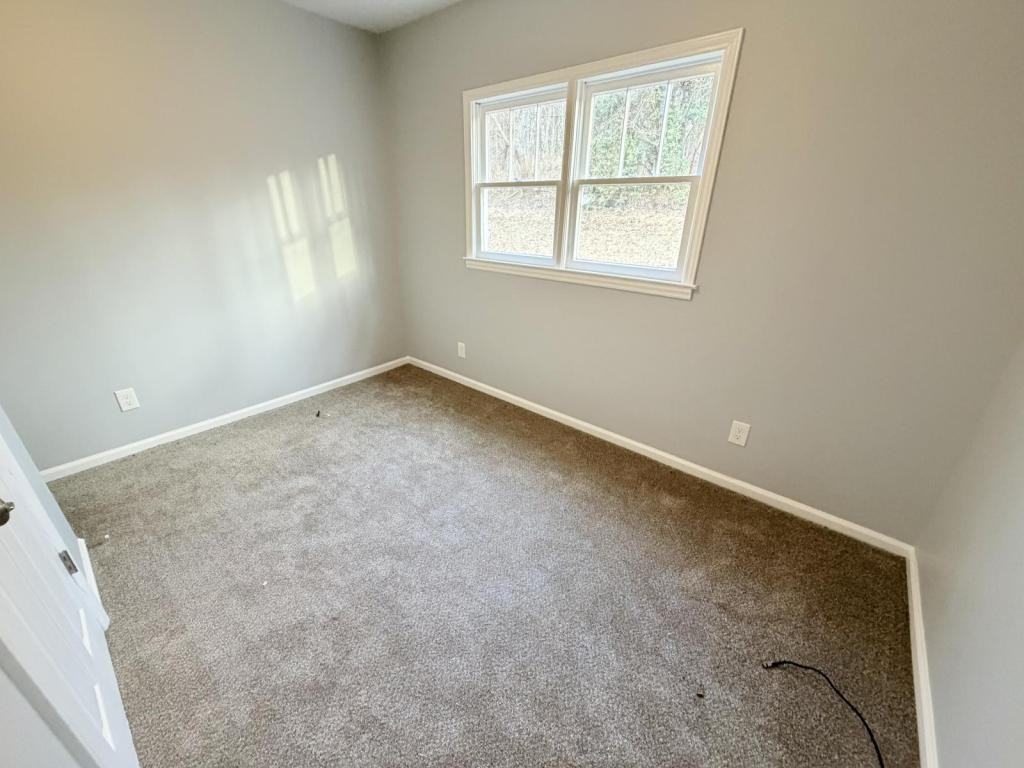 1233 Dixie Pl - Photo 5 of 10