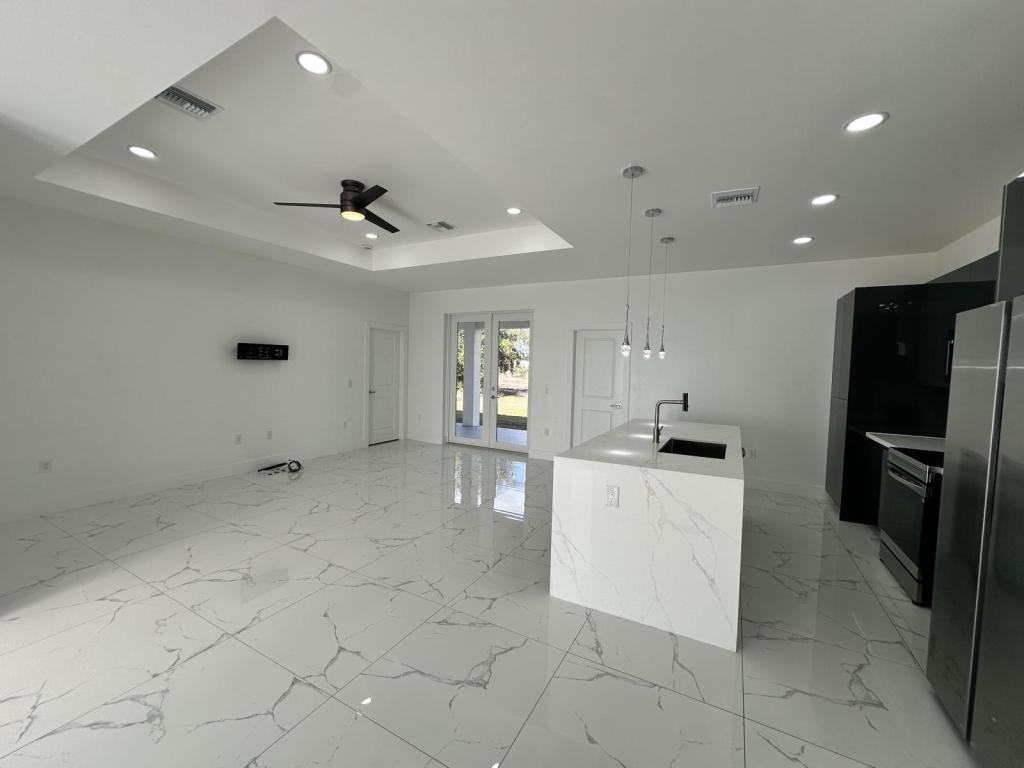 325 Paulcrest Ave - Photo 3 of 13