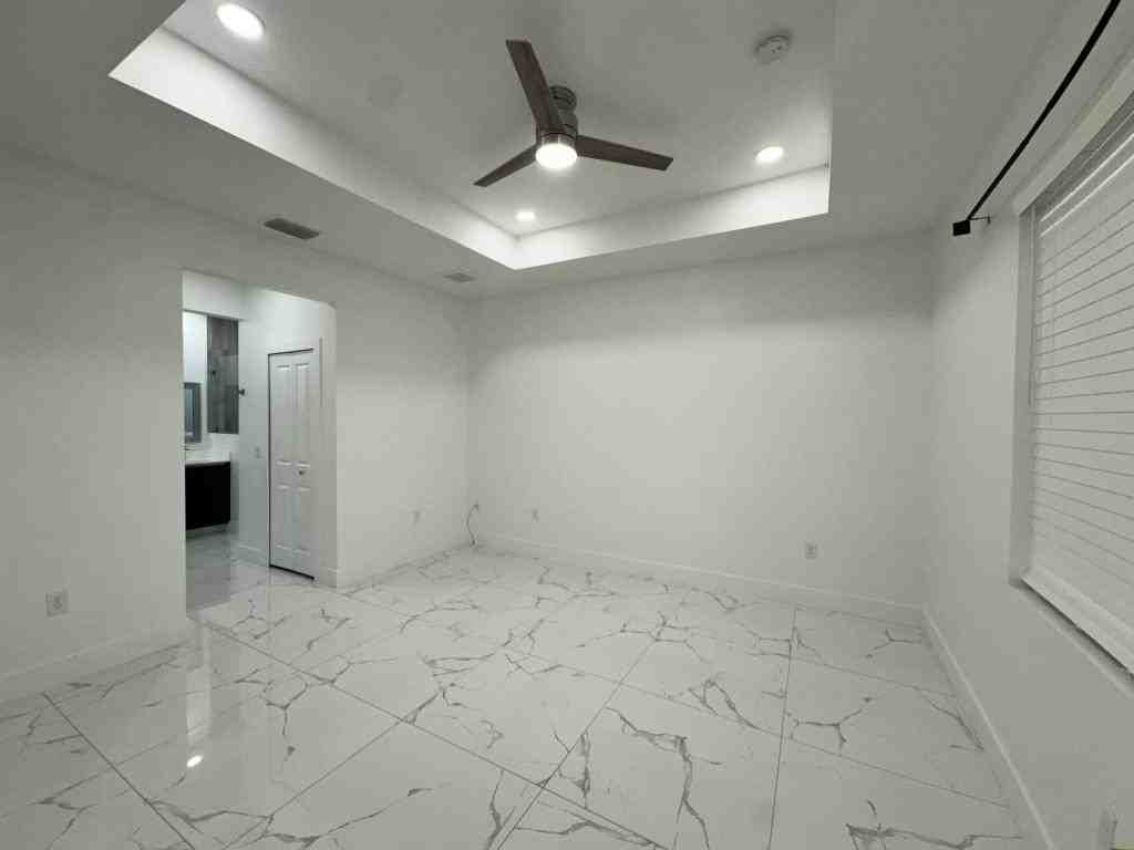 325 Paulcrest Ave - Photo 5 of 13