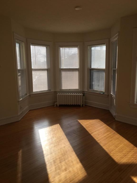 2704 N Hackett Ave - Photo 4 of 8