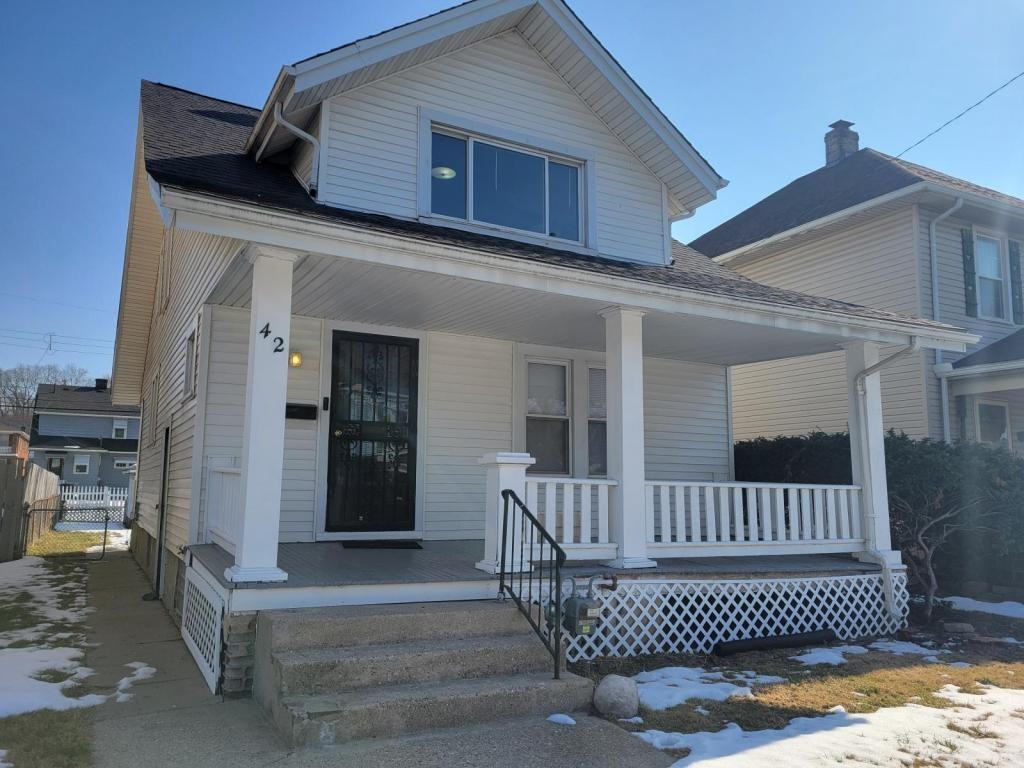 42 S Sperling Ave - Photo 2 of 34