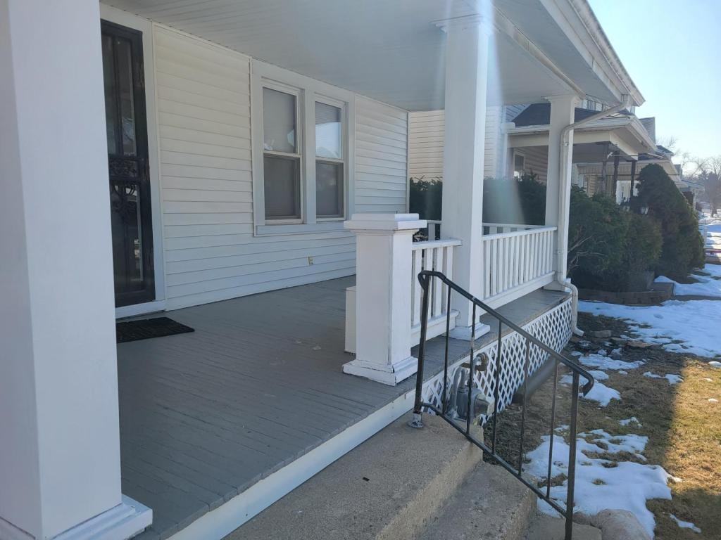 42 S Sperling Ave - Photo 3 of 34