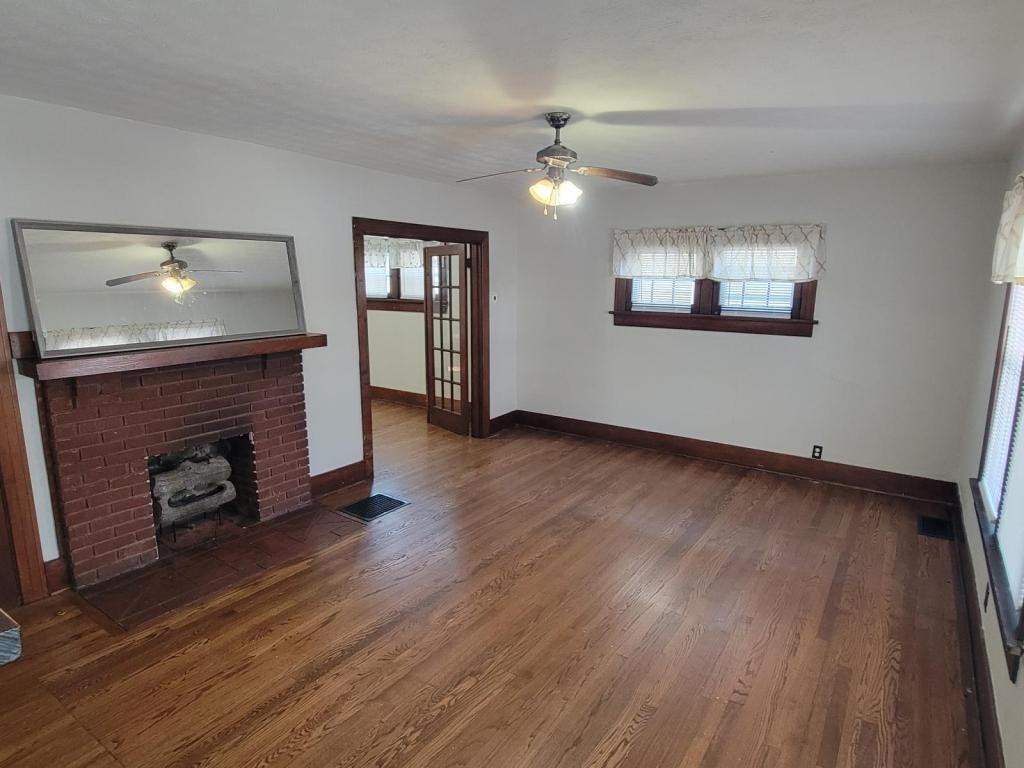 42 S Sperling Ave - Photo 5 of 34