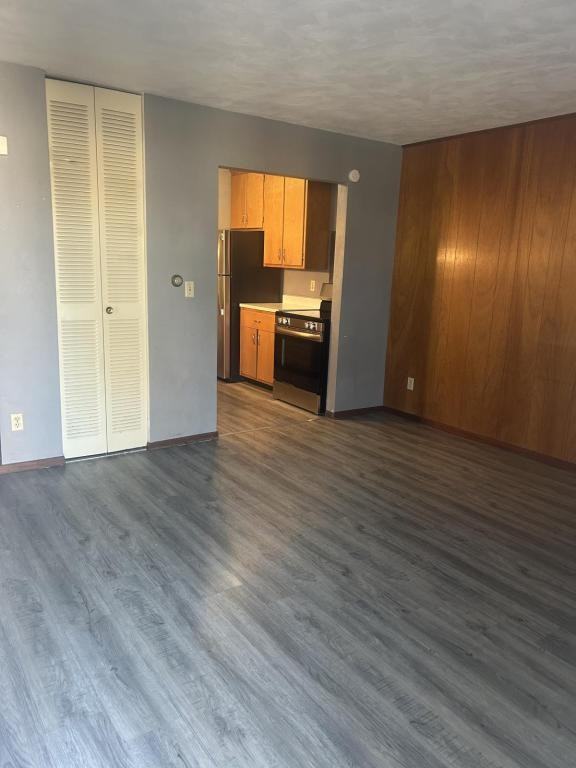 629 E 4th St - Photo 2 of 7