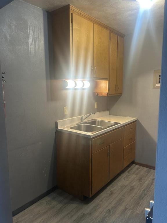 629 E 4th St - Photo 4 of 7