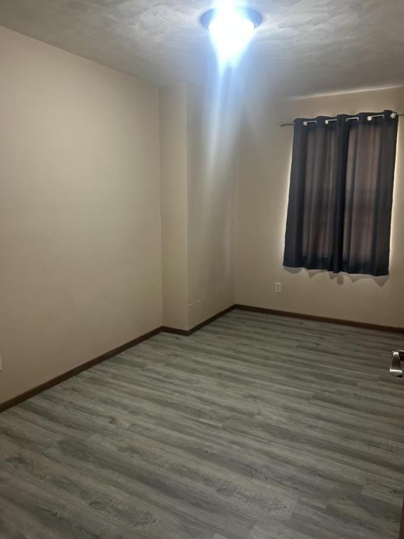 629 E 4th St - Photo 6 of 7