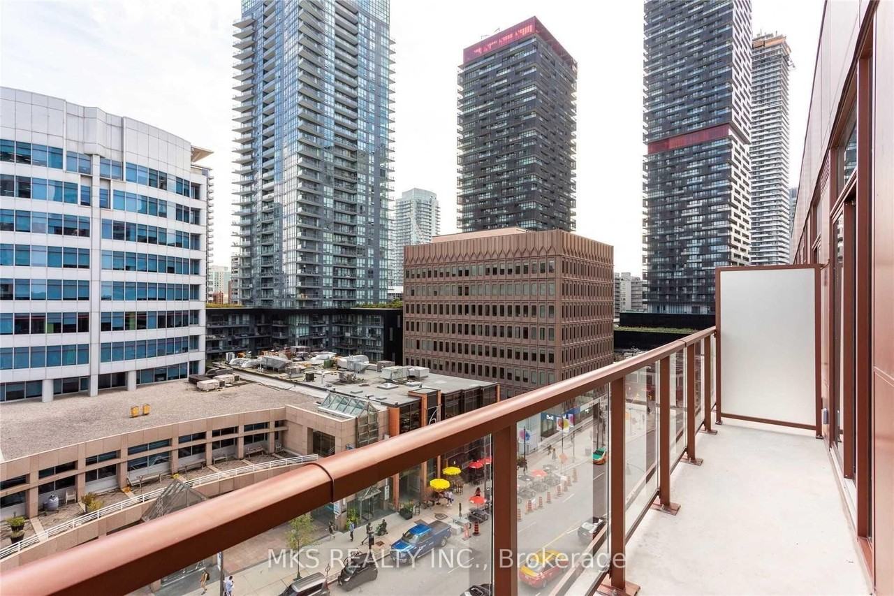 33 Helendale Avenue #507 - Photo 3 of 19