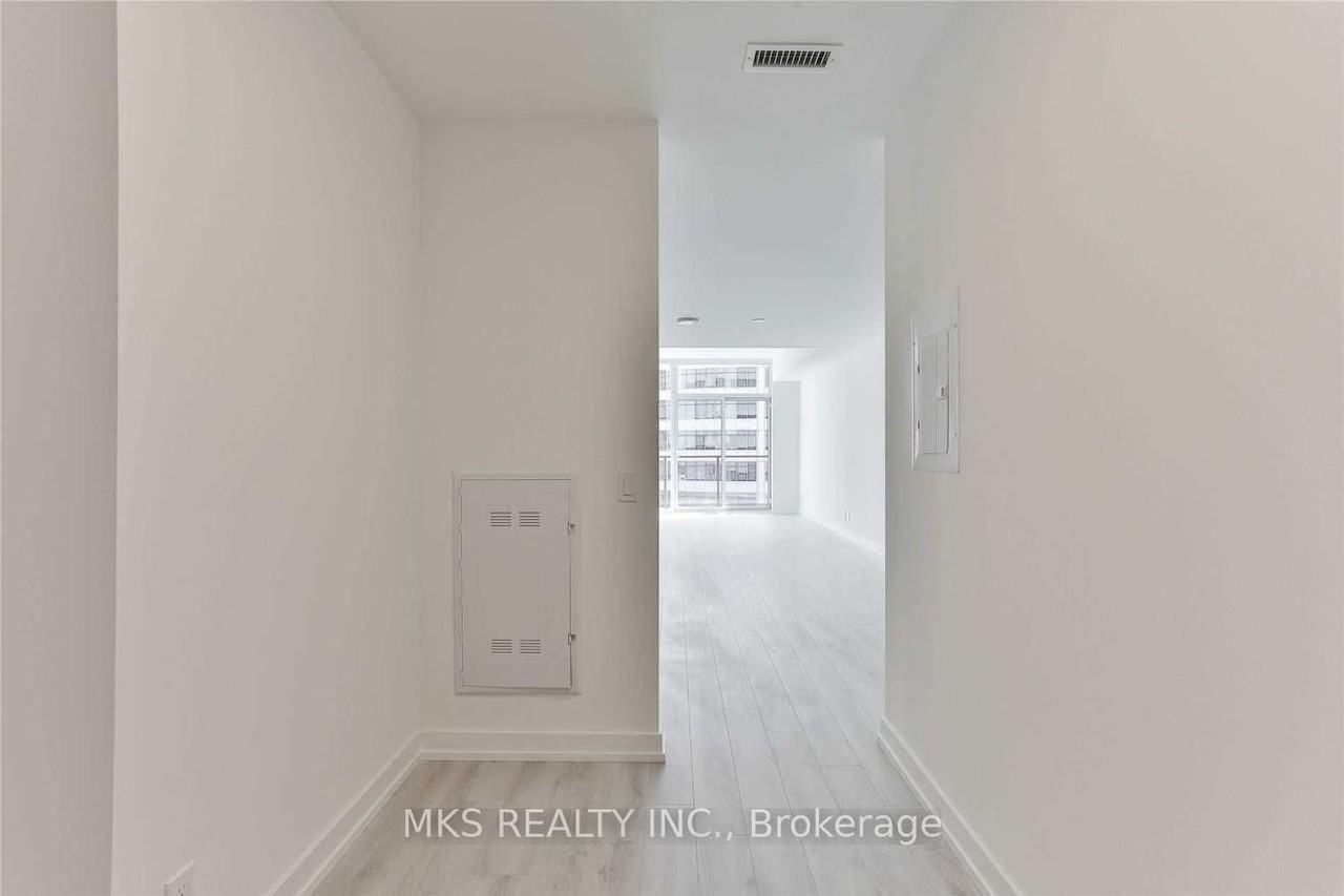 33 Helendale Avenue #507 - Photo 4 of 19