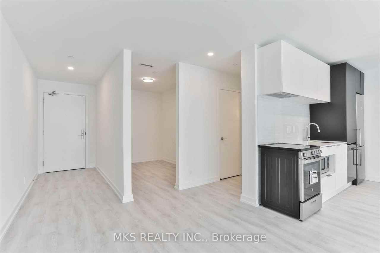 33 Helendale Avenue #507 - Photo 7 of 19