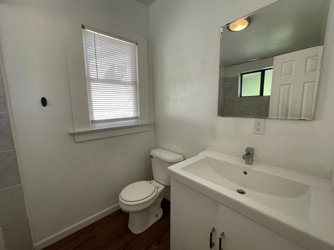 960 Salem St #B - Photo 2 of 12