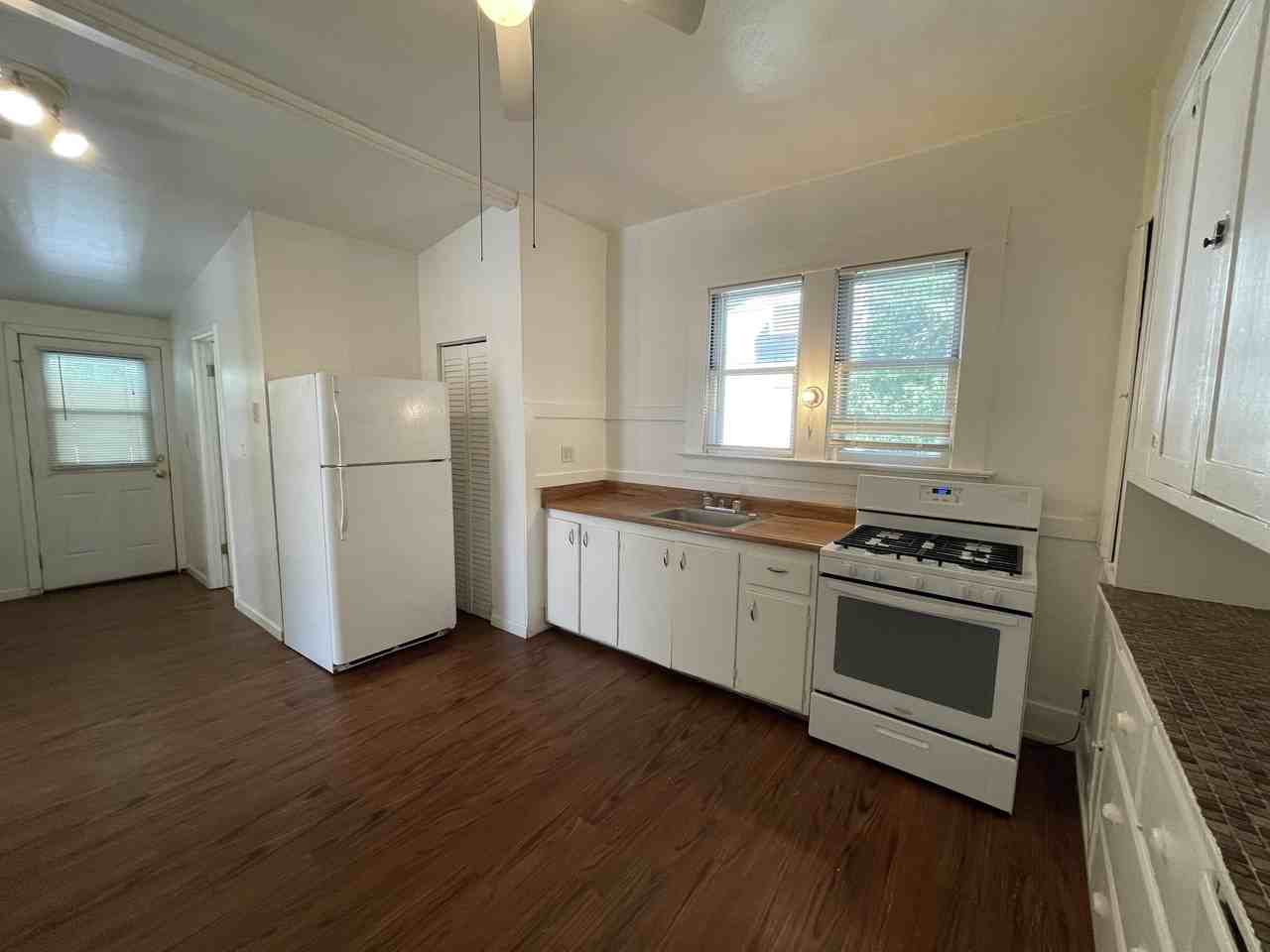 960 Salem St #B - Photo 7 of 12