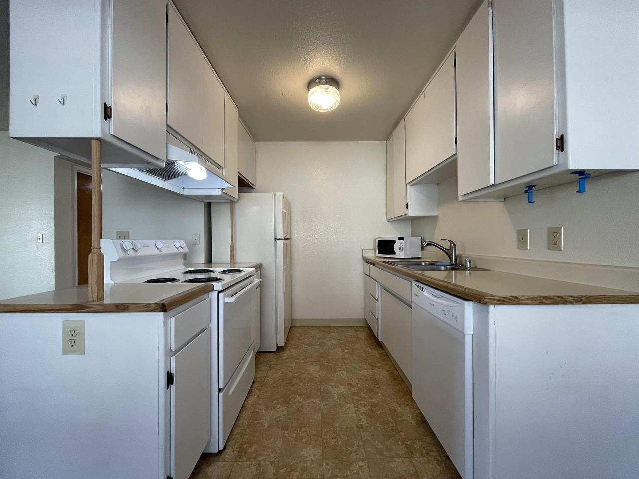 458 Nord Ave #14 - Photo 7 of 8