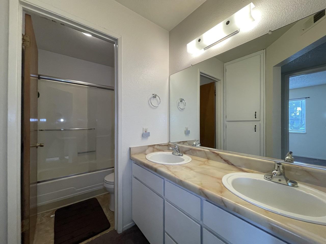 458 Nord Ave #14 - Photo 2 of 8