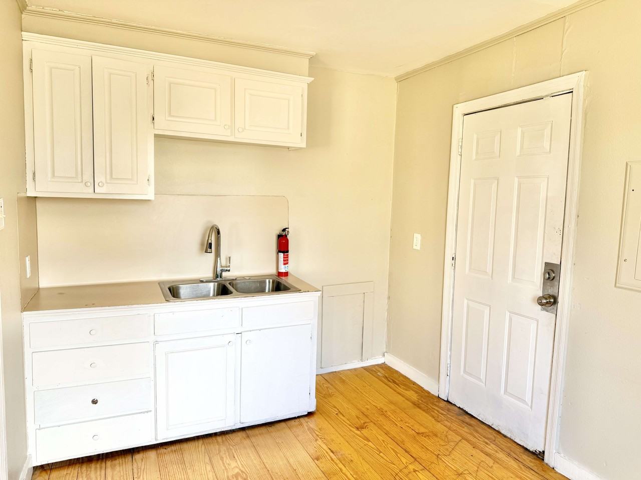 2666 Sheldon Dr - Photo 5 of 12