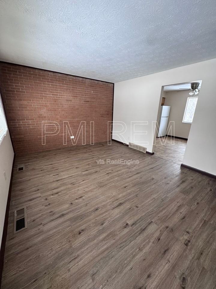 314 Pershing Ave Nw - Photo 3 of 8