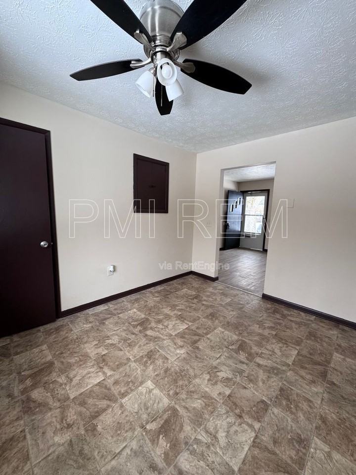 314 Pershing Ave Nw - Photo 7 of 8