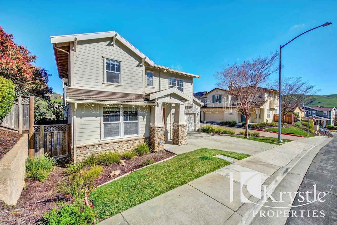 8388 Bennington Ct - Photo 7 of 30