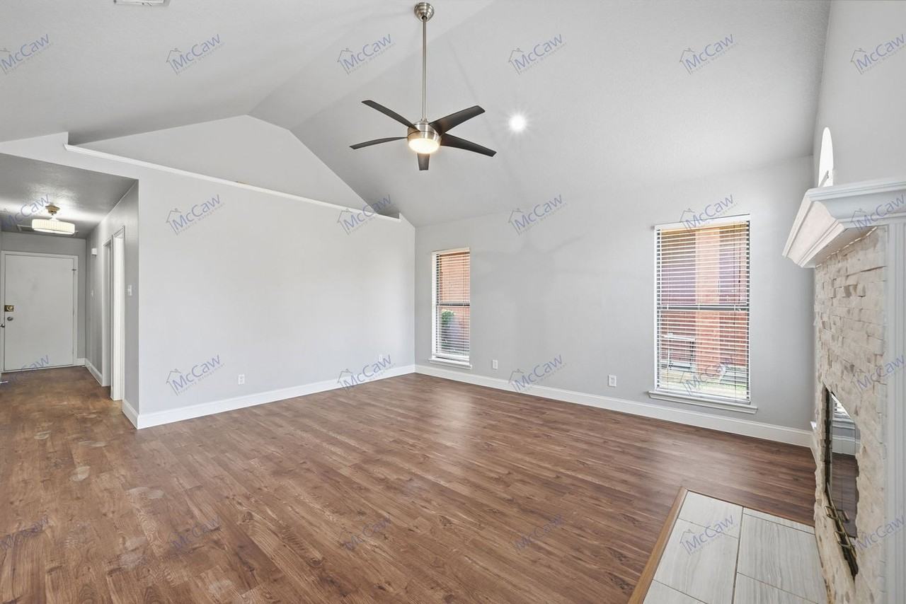 720 Willow Oak Dr - Photo 2 of 19