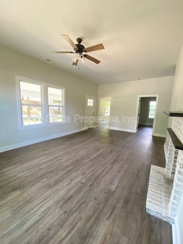 602 E Mobile St - Photo 4 of 21