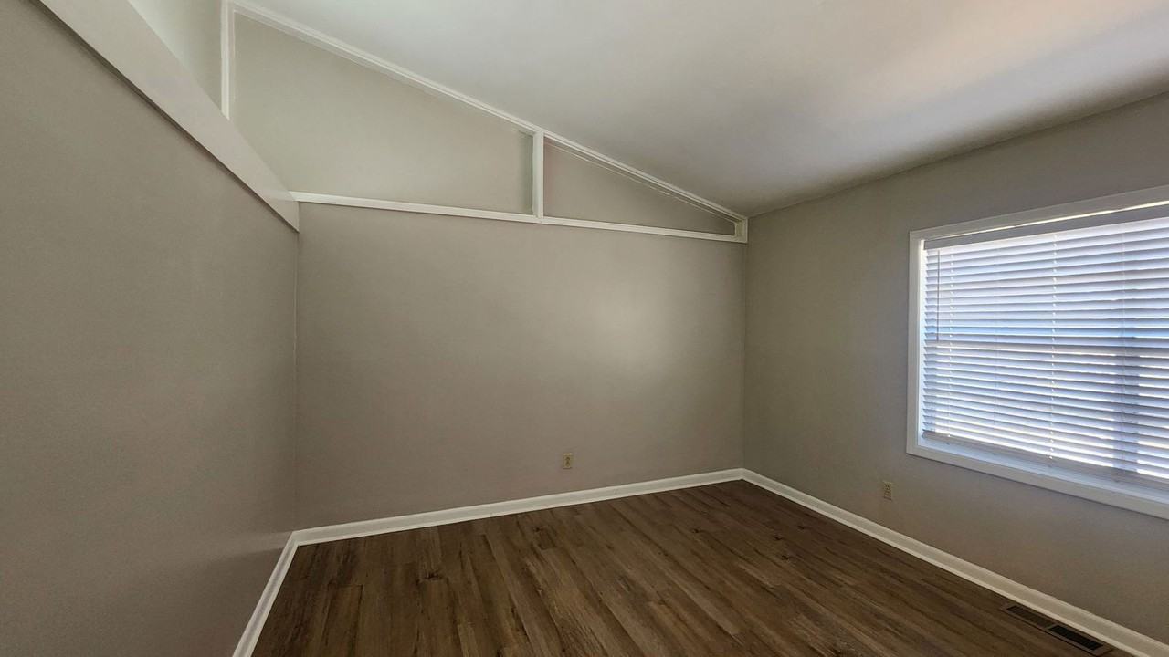 216 Ridgewood Ave - Photo 4 of 12