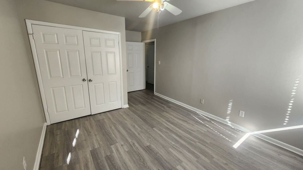 245 Ridgewood Ave - Photo 5 of 11