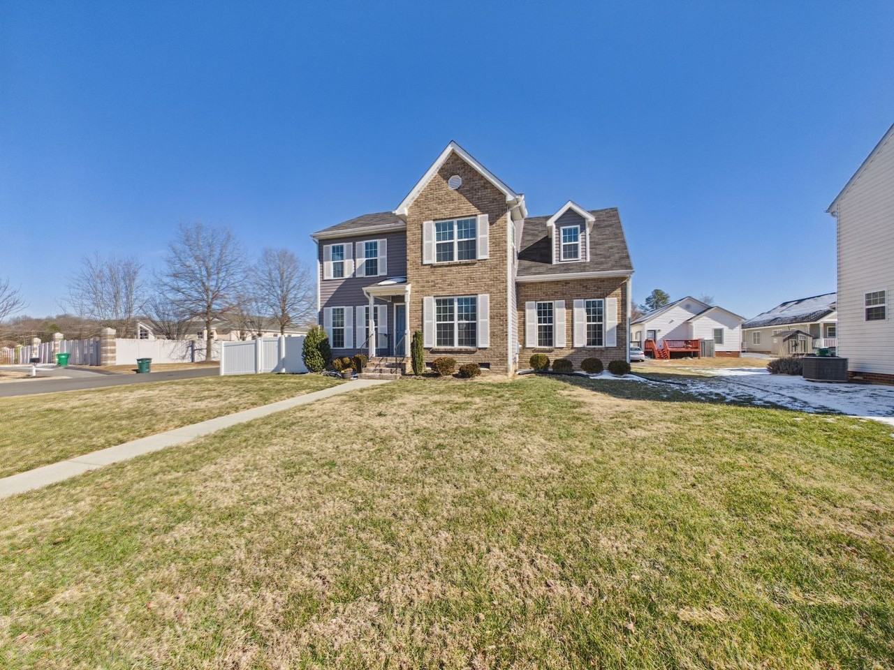 3121 Divine Dr - Photo 2 of 30