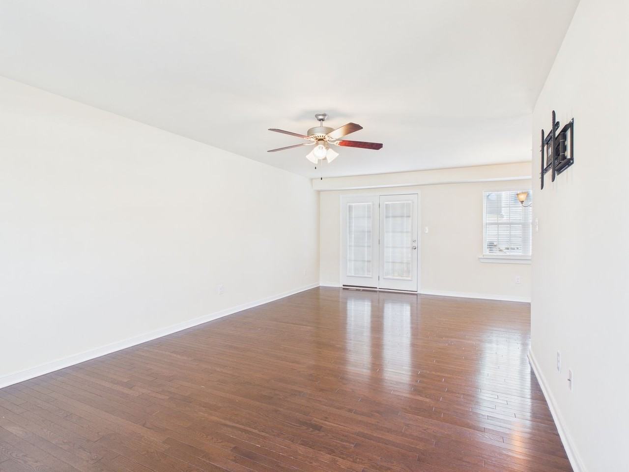 3121 Divine Dr - Photo 4 of 30