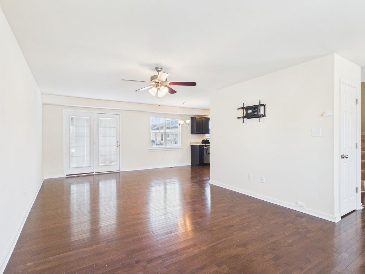 3121 Divine Dr - Photo 5 of 30