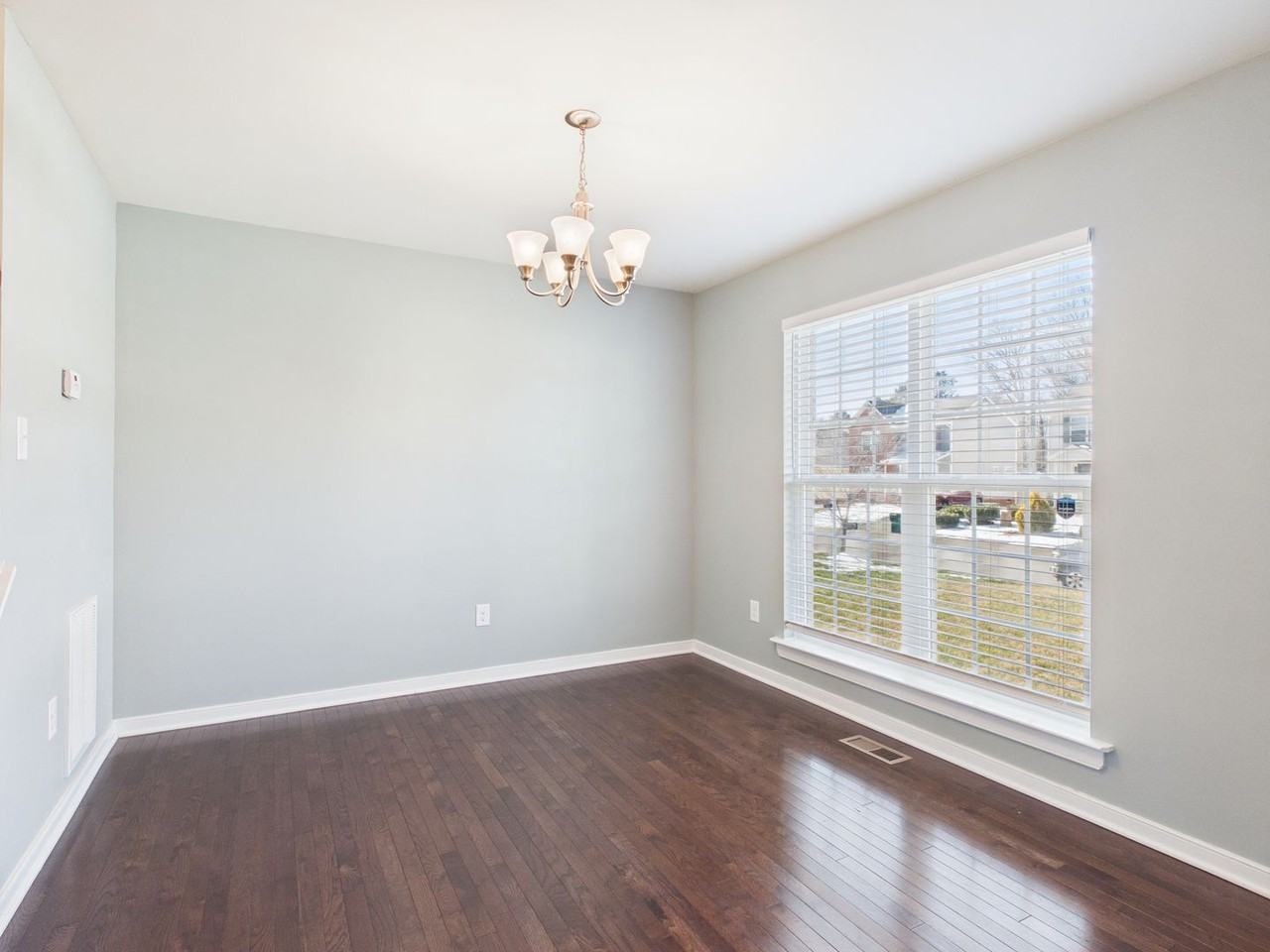 3121 Divine Dr - Photo 7 of 30