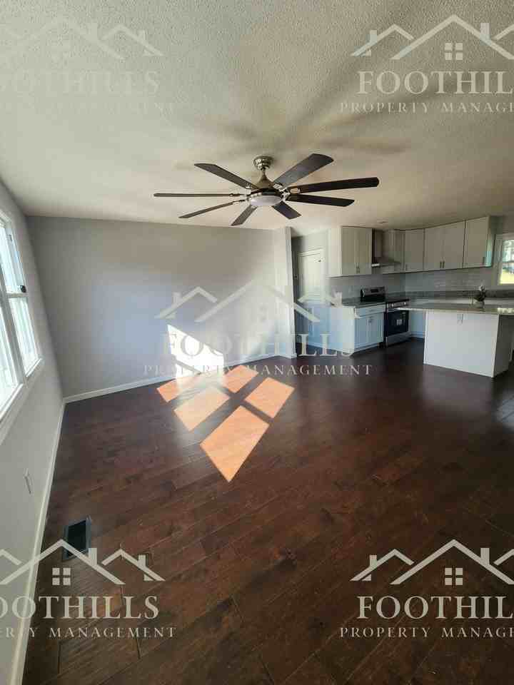 1046 Jackson St - Photo 4 of 18