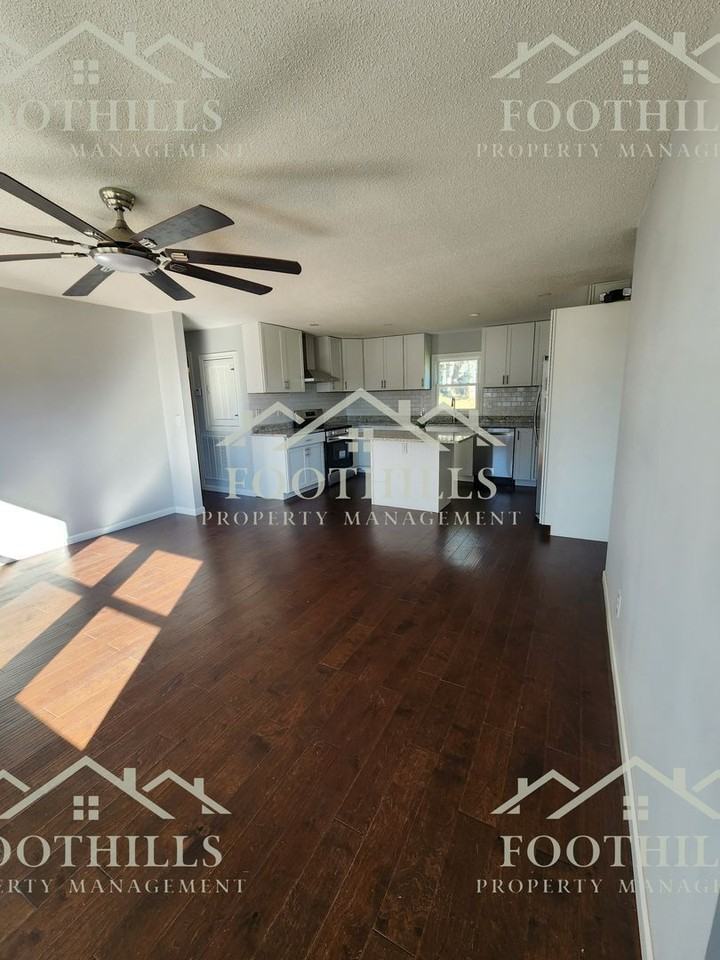 1046 Jackson St - Photo 5 of 18